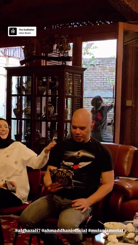 7 Potret gladi bersih prosesi siraman pernikahan Al Ghazali, kehadiran Mulan Jameela jadi sorotan