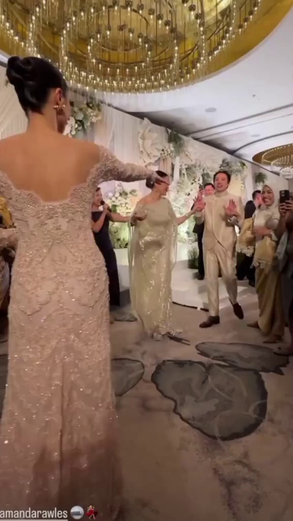 Diam-diam nikah di Australia, 9 potret resepsi Amanda Rawles dan Adriel Susanteo digelar di Indonesia