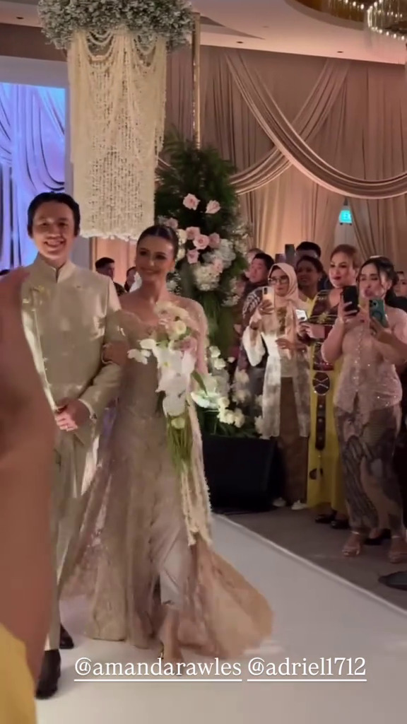 Diam-diam nikah di Australia, 9 potret resepsi Amanda Rawles dan Adriel Susanteo digelar di Indonesia
