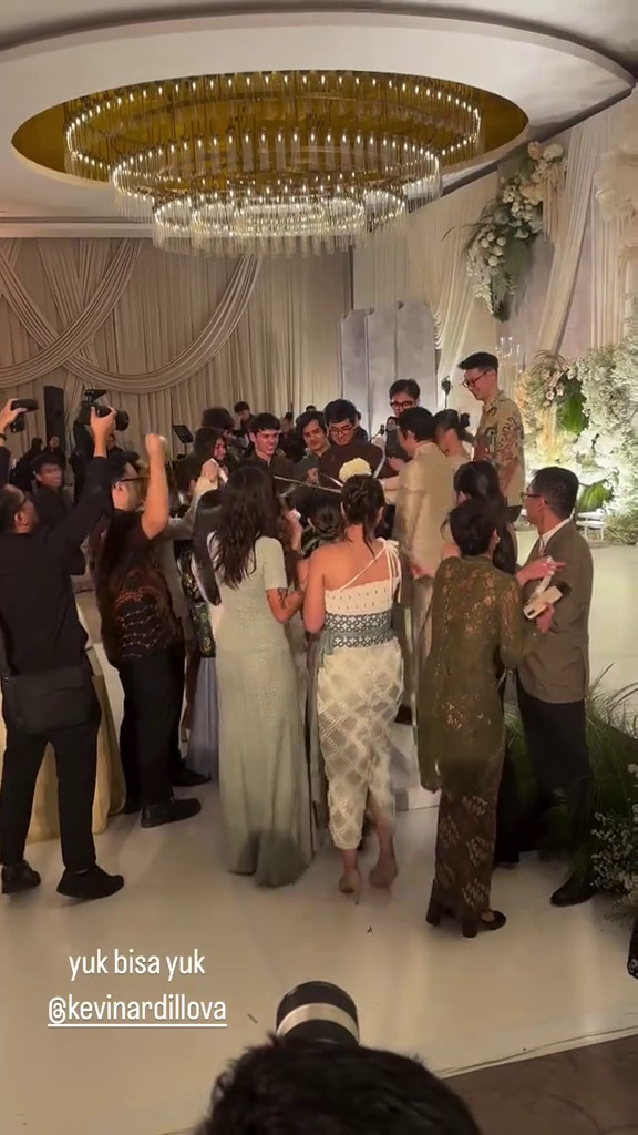 Diam-diam nikah di Australia, 9 potret resepsi Amanda Rawles dan Adriel Susanteo digelar di Indonesia