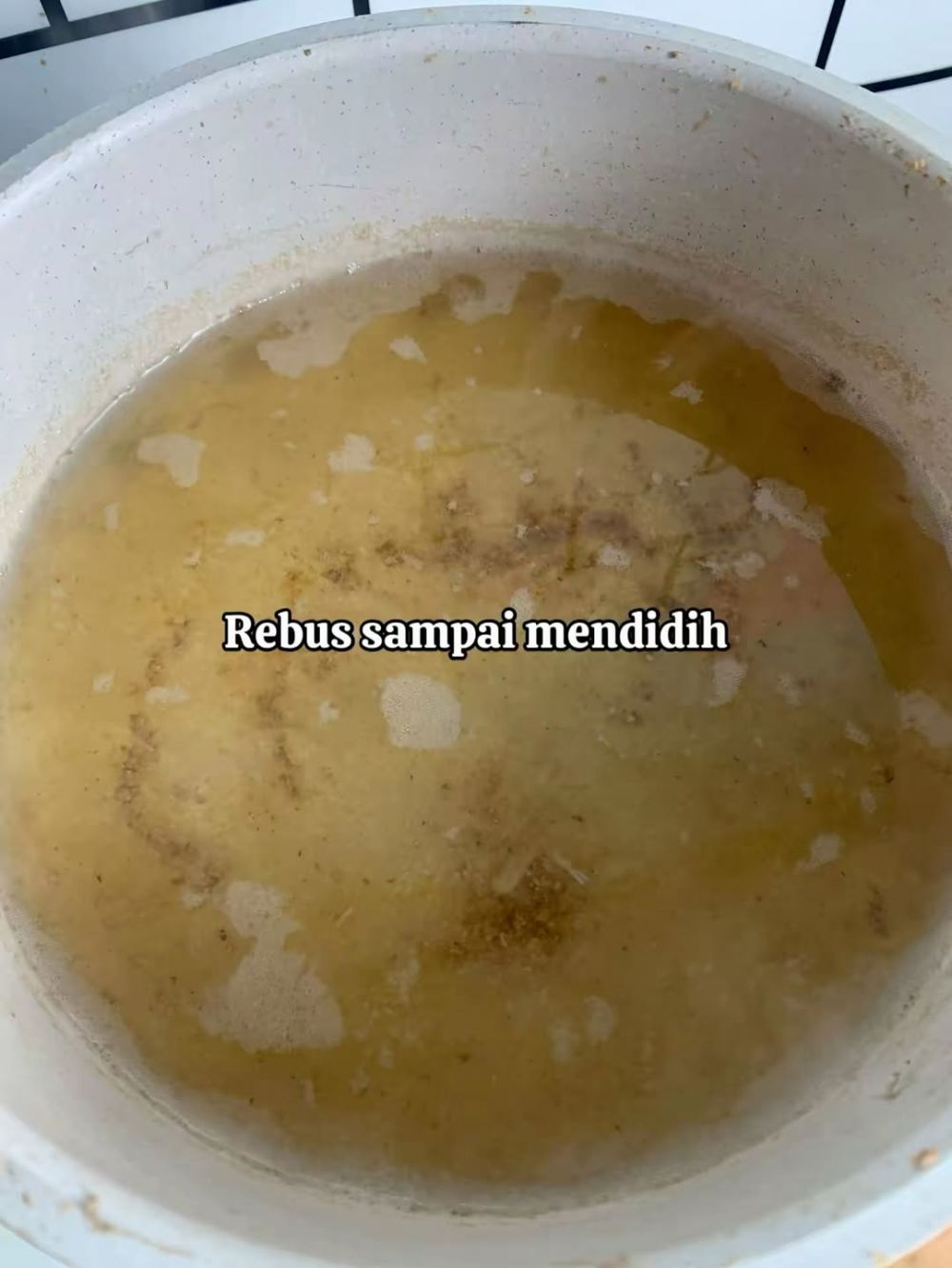 Penggemar gorengan merapat, ini cara mudah bikin tahu goreng yang dalemnya selembut tahu susu