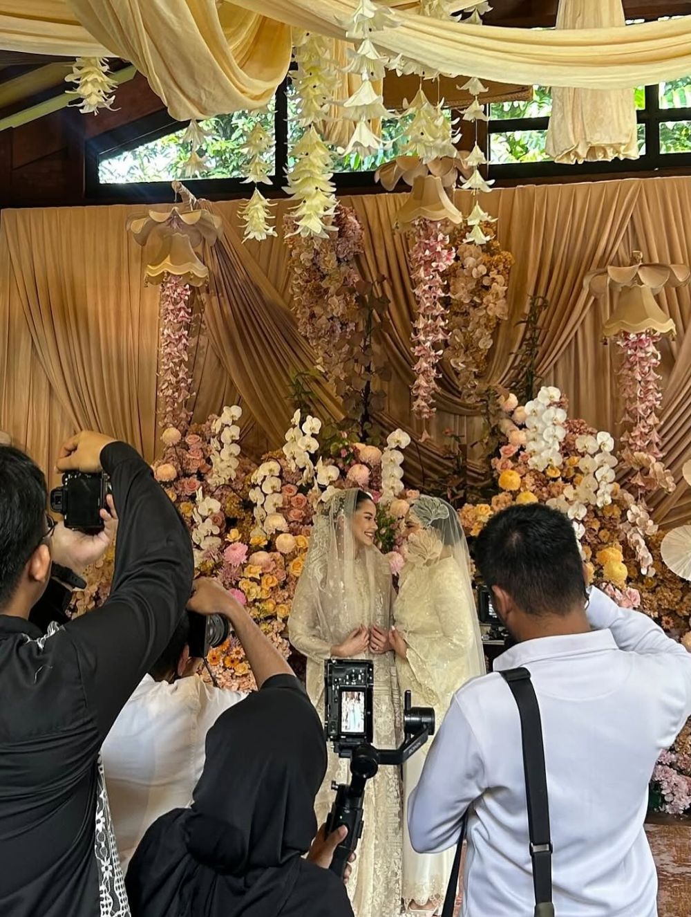 Digelar mewah dengan dihadiri keluarga, ini 9 potret pengajian menjelang pernikahan Alyssa Daguise