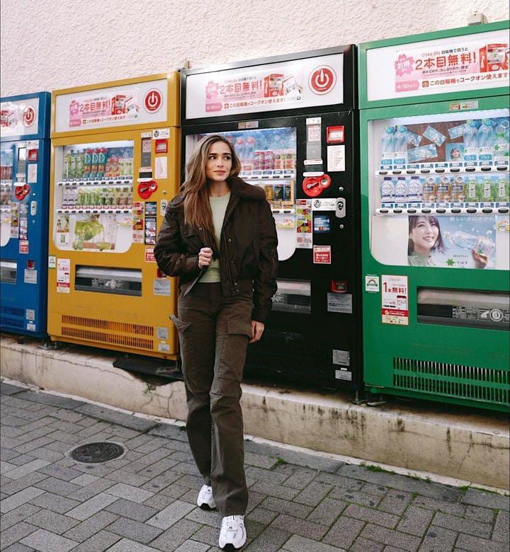 Pilih jadi IRT usai dinikahi pria keturunan ningrat, bocah imut paras bule ini remajanya langganan FTV