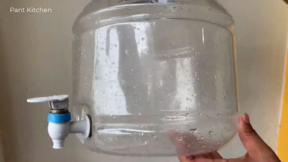 Trik agar lumut di bagian dalam dispenser hilang, kinclong lagi dengan 2 bahan dapur