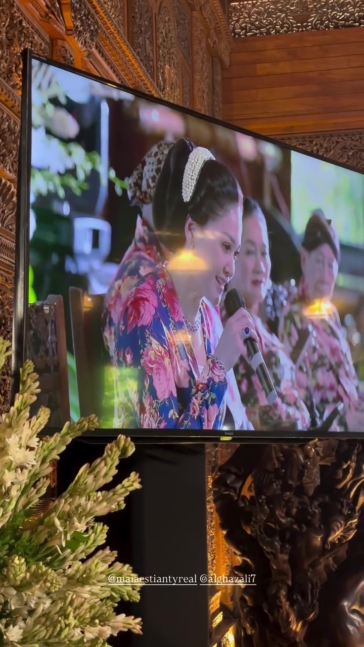 9 Potret momen Al Ghazali sungkem ke Maia Estianty jelang nikah, bikin terharu
