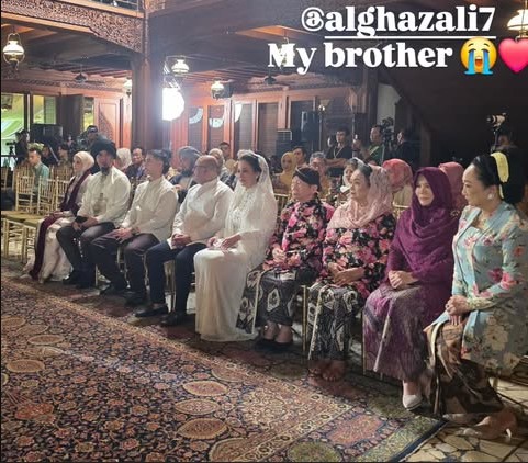 Jadi momen langka, ini 7 potret Maia Estianty duduk berdekatan dengan Mulan Jameela di siraman Al