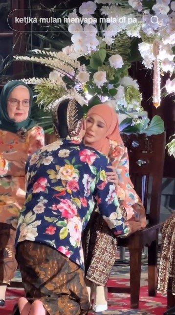 Jadi momen langka, ini 7 potret Maia Estianty duduk berdekatan dengan Mulan Jameela di siraman Al