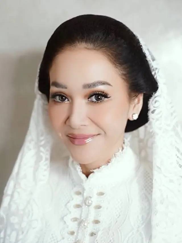 Potret transformasi Maia Estianty sebelum dan sesudah pakai makeup, wajah tanpa riasannya glowing