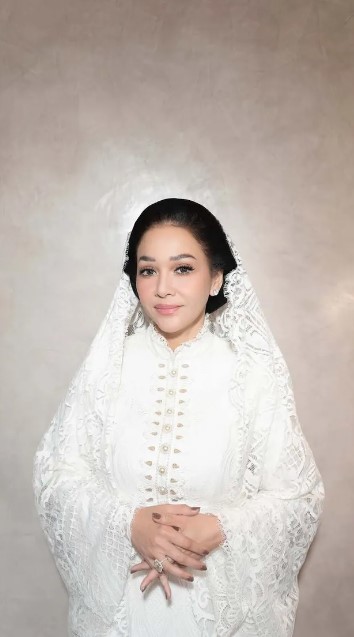 Aura ibu hajatnya keluar, ini 9 potret Maia Estianty di pengajian dan siraman Al Ghazali