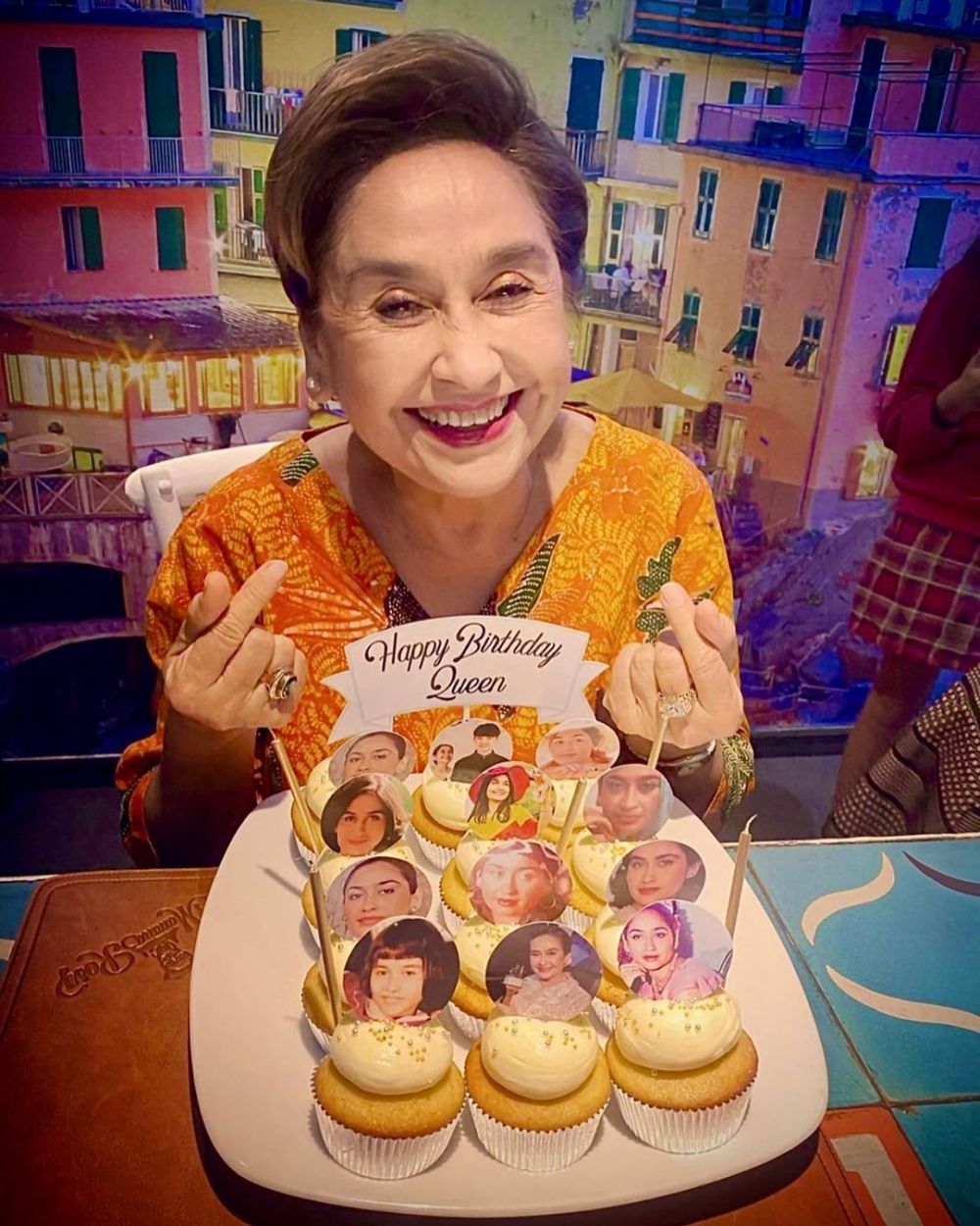 Wanita cantik model majalah ini ternyata ibu tiri aktor top, 11 potret terbarunya manglingi