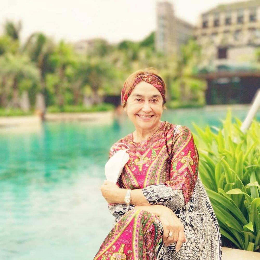 Wanita cantik model majalah ini ternyata ibu tiri aktor top, 11 potret terbarunya manglingi