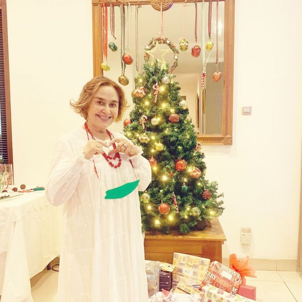 Wanita cantik model majalah ini ternyata ibu tiri aktor top, 11 potret terbarunya manglingi