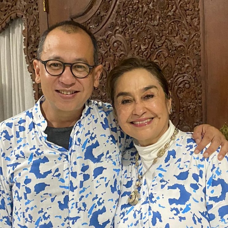 Wanita cantik model majalah ini ternyata ibu tiri aktor top, 11 potret terbarunya manglingi