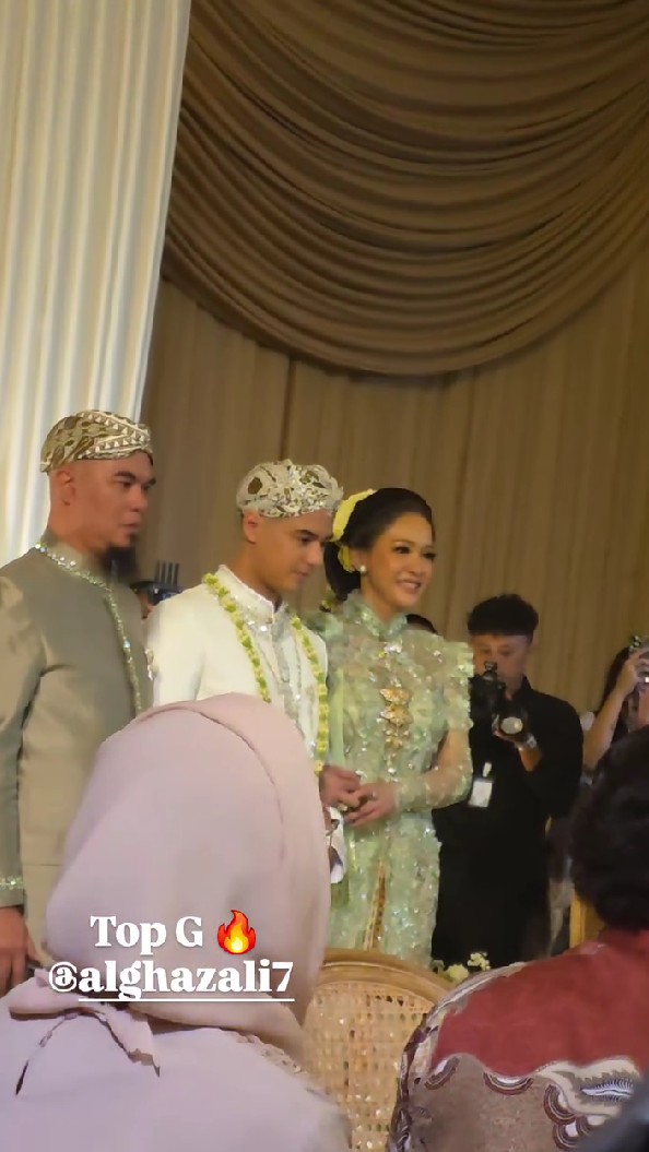 5 Potret Maia Estianty dan Ahmad Dhani antar Al Ghazali ke pelaminan, kesampingkan konflik demi anak