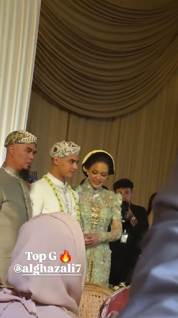 5 Potret Maia Estianty dan Ahmad Dhani antar Al Ghazali ke pelaminan, kesampingkan konflik demi anak