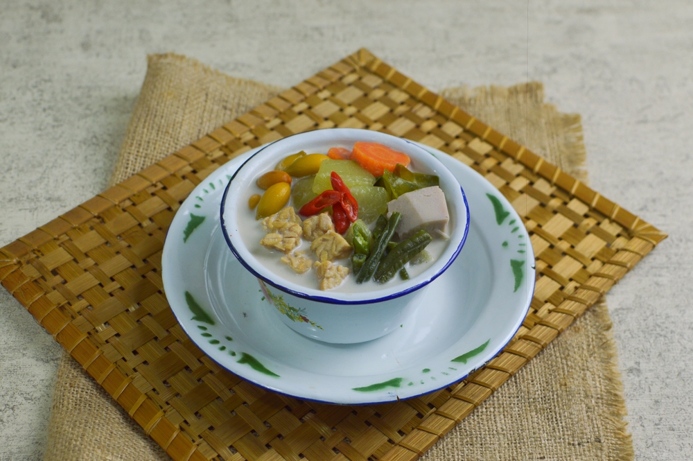 5 Resep masakan sop kuah hangat yang bikin badan segar, energi balik lagi