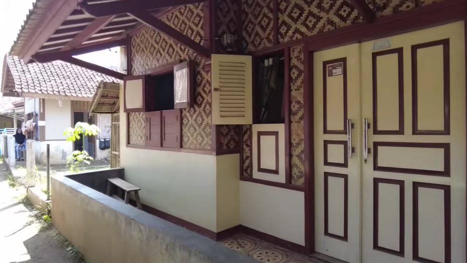 Potret jendela di rumah-rumah kampung ini tanpa kaca, ternyata ada sejarah tak terduga di baliknya