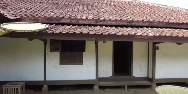 Potret jendela di rumah-rumah kampung ini tanpa kaca, ternyata ada sejarah tak terduga di baliknya