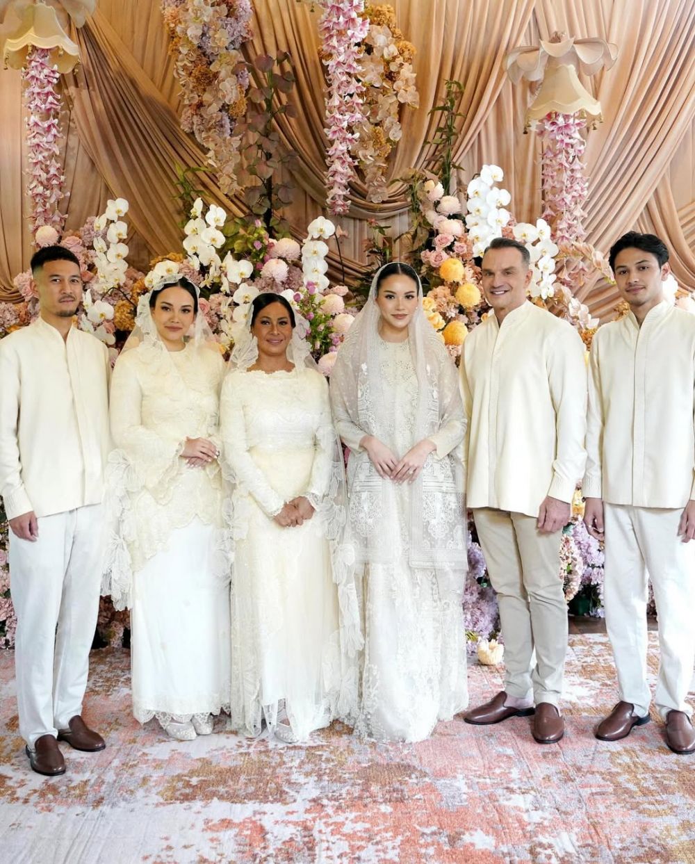 Bukan ayah tapi adik yang jadi wali nikah, 9 potret Andhika Daguise yang berprofesi selebgram