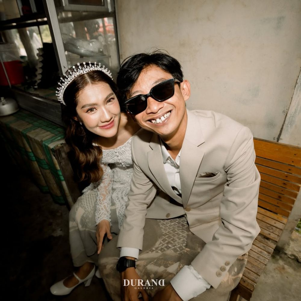 Hanya digelar sederhana di KUA, ini 9 potret akad nikah Yono Bakrie dan Vini Caroline