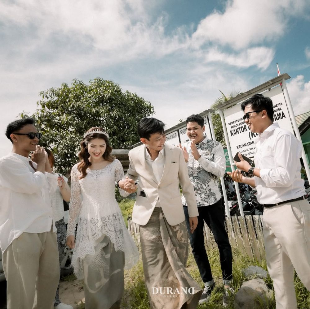 Hanya digelar sederhana di KUA, ini 9 potret akad nikah Yono Bakrie dan Vini Caroline