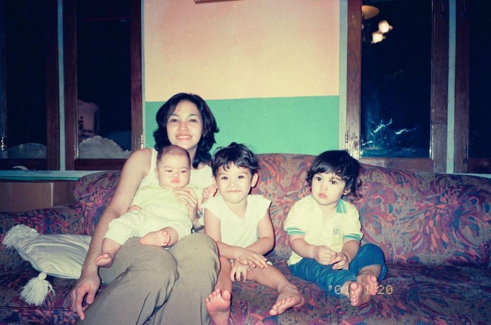 Potret masa mudanya sepintas mirip Fuji, intip 11 potret lawas Maia Estianty, senyum manisnya awet