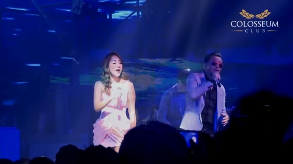 11 Potret lawas Bunga Citra Lestari saat di atas panggung, gayanya sederhana nggak neko-neko