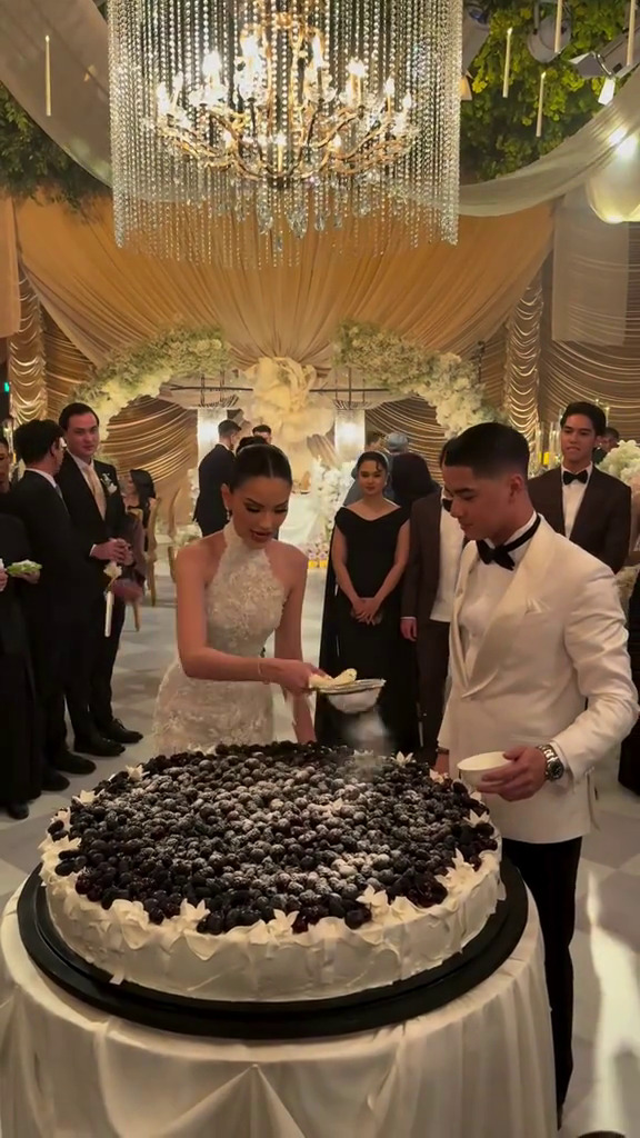 Suasana khidmat hingga menangis haru, ini 9 potret intimate dinner party Al Ghazali dan Alyssa Daguise