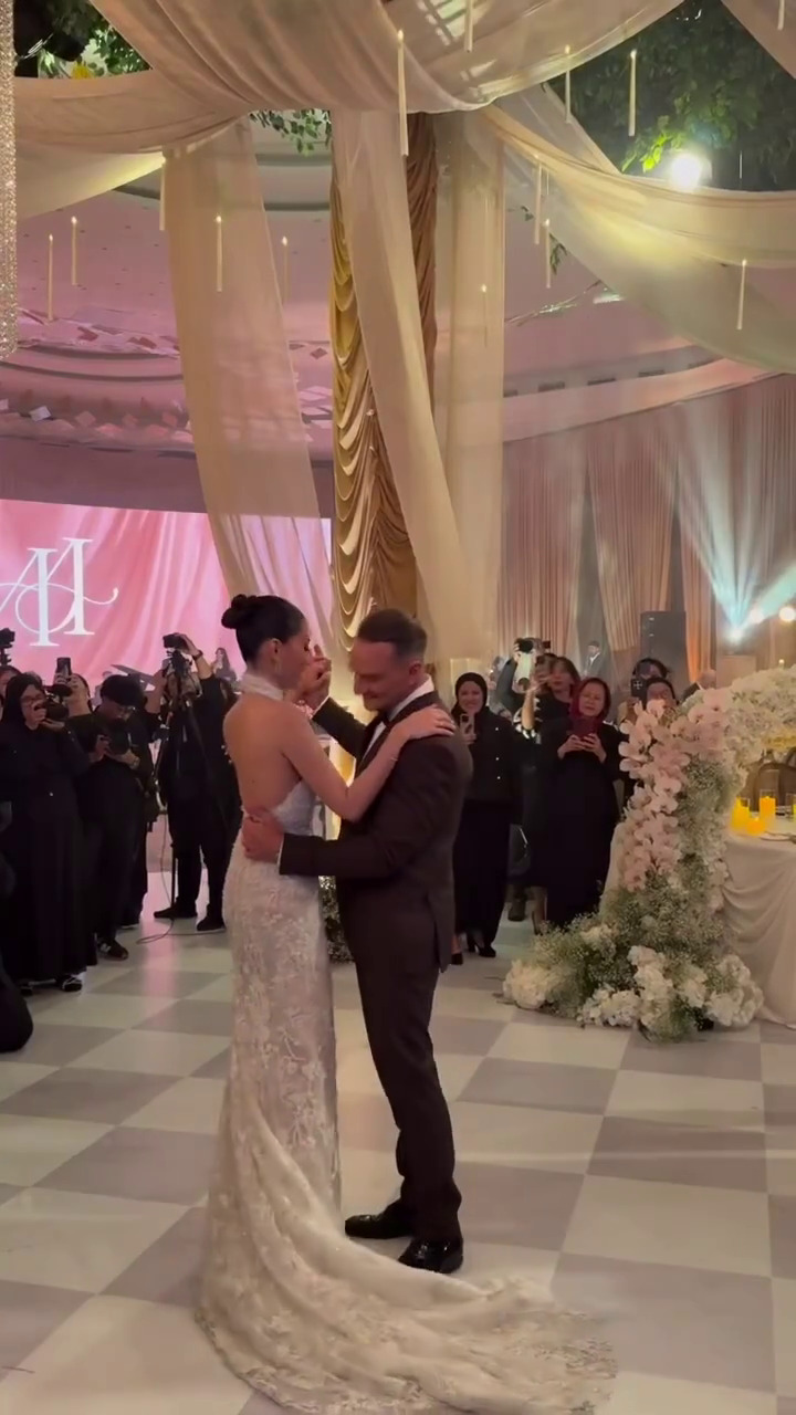 Suasana khidmat hingga menangis haru, ini 9 potret intimate dinner party Al Ghazali dan Alyssa Daguise