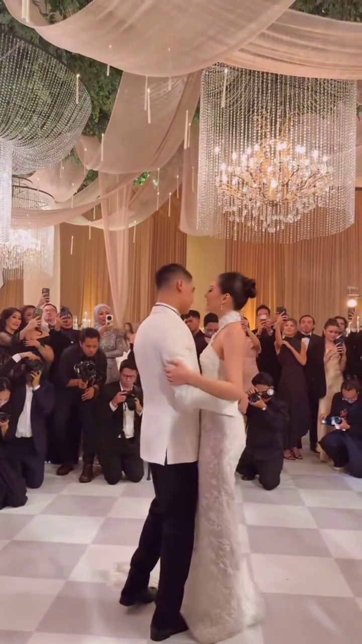 Suasana khidmat hingga menangis haru, ini 9 potret intimate dinner party Al Ghazali dan Alyssa Daguise