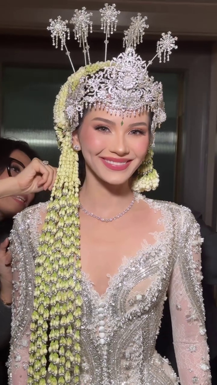 9 Potret kebaya akad Alyssa Daguise karya desainer top dunia Tex Saverio, harganya bikin melongo