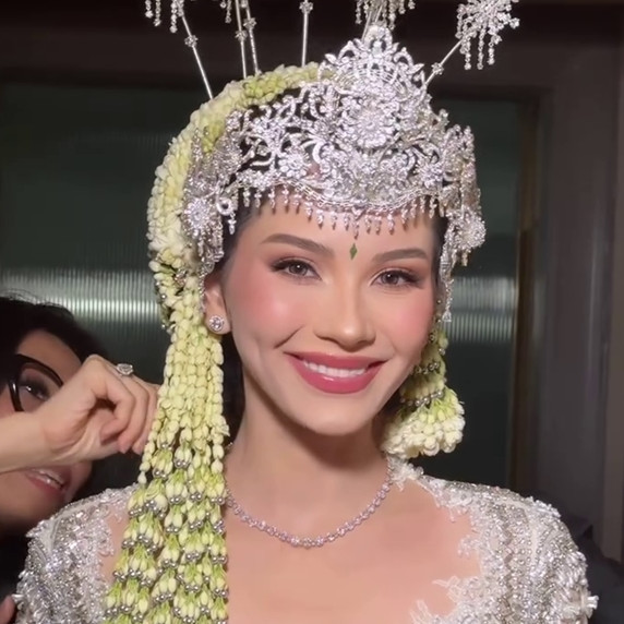 9 Potret kebaya akad Alyssa Daguise karya desainer top dunia Tex Saverio, harganya bikin melongo