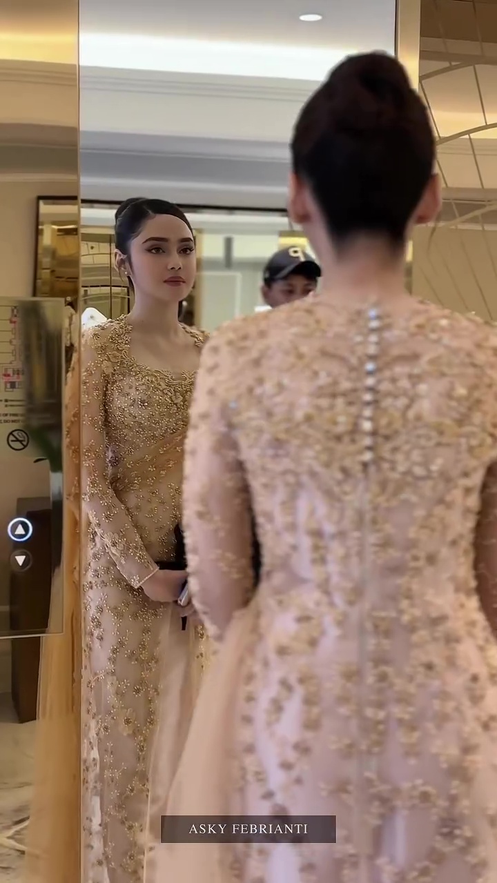 Pesonanya curi perhatian, 7 detail makeup Syifa Hadju di pernikahan Al-Alyssa ini flawless