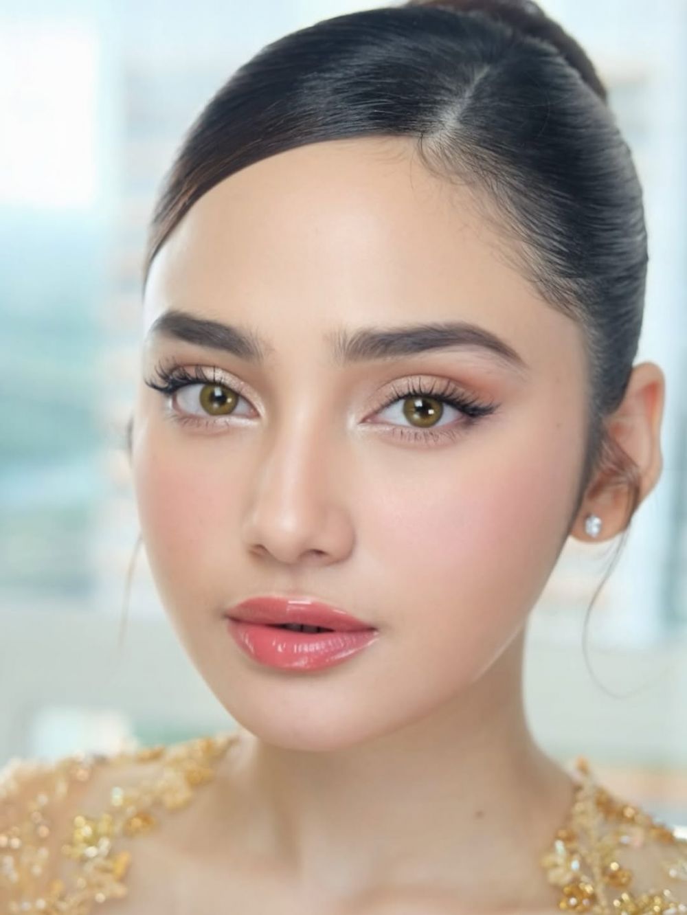 Pesonanya curi perhatian, 7 detail makeup Syifa Hadju di pernikahan Al-Alyssa ini flawless