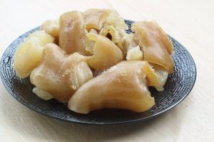 Cara memasak kikil sapi empuk dan bebas bau, plus resep kuah pedas manis yang bikin nagih