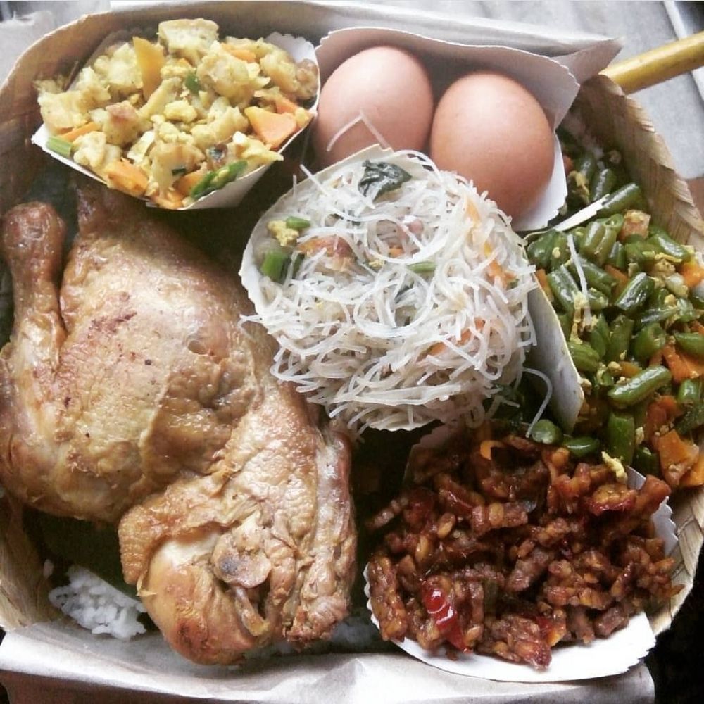 Momen cowok dapat nasi punjungan tapi nasinya ketinggalan, kenali apa itu nasi punjungan khas Jateng