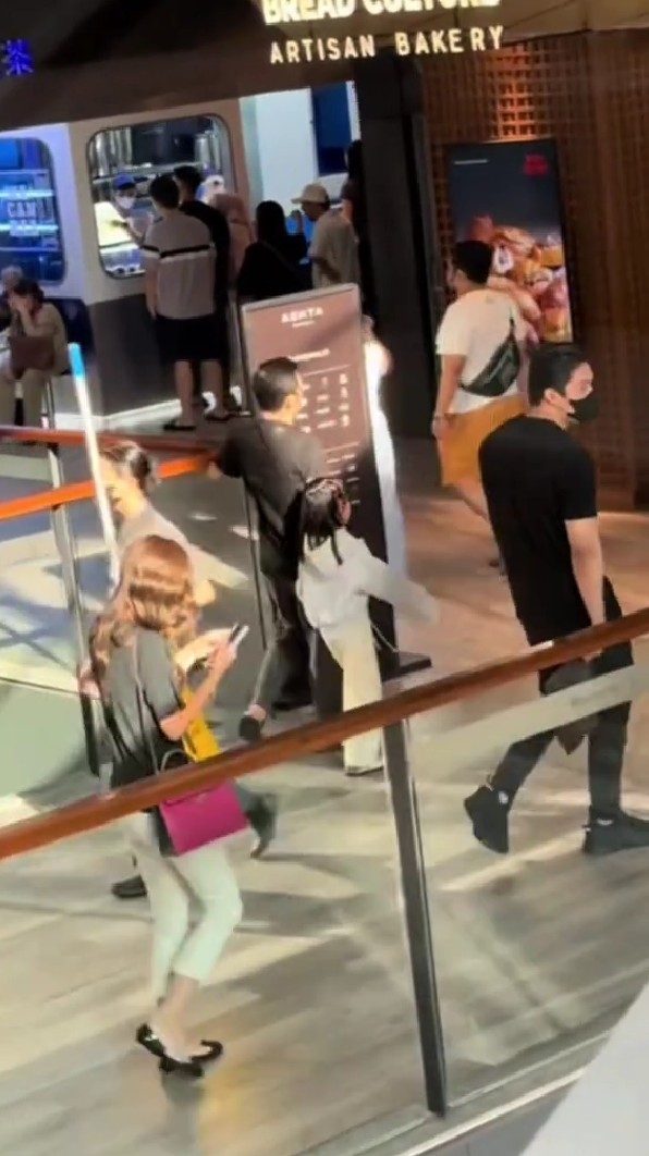 Sarwendah terciduk dirangkul mesra Giorgio Antonio saat jalan di mall, ini 7 potretnya yang bikin kepo