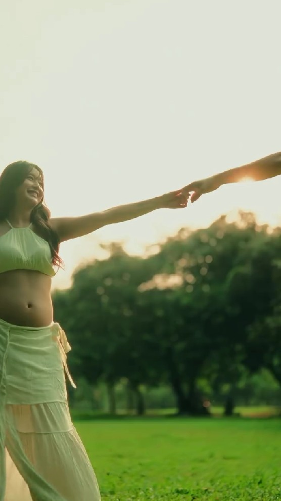 Nita Vior umumkan kehamilan selang 6 bulan nikah, 9 potret bahagia tunjukkan perut buncit