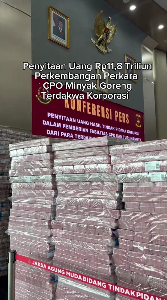 Terbesar sepanjang sejarah, ini 7 potret tumpukan uang Rp11,8 T yang disita Kejagung dari Wilmar Group