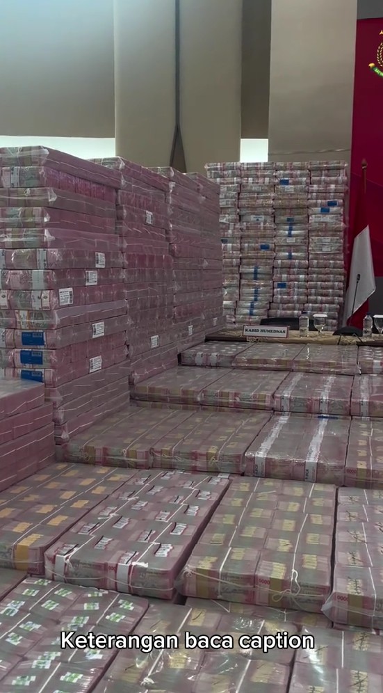 Terbesar sepanjang sejarah, ini 7 potret tumpukan uang Rp11,8 T yang disita Kejagung dari Wilmar Group