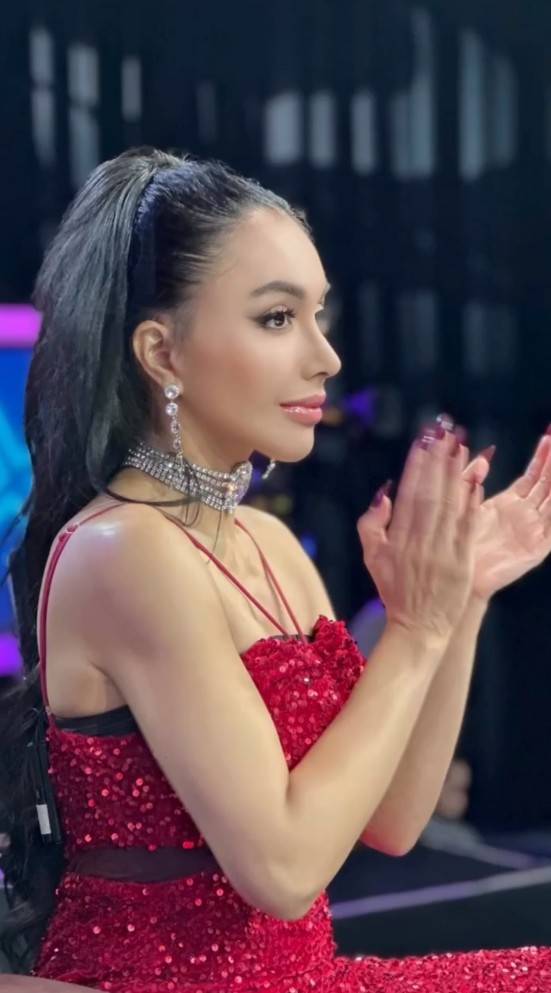 9 Potret terbaru Denada setelah tiga kali operasi plastik, tampilannya kini bikin lupa wajah aslinya