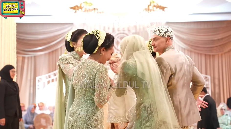 Mulan Jameela kembali ajak salaman Maia Estianty usai akad Al, ekspresi istri Irwan Mussry disorot