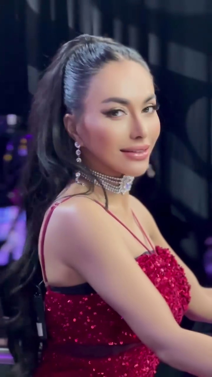 9 Potret transformasi Denada usai oplas di Thailand, hidung mancungnya bikin pangling