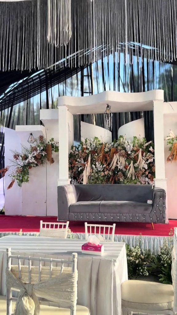 Viral pengantin rugi puluhan juta gegara dekor pelaminannya zonk, begini respons pihak WO