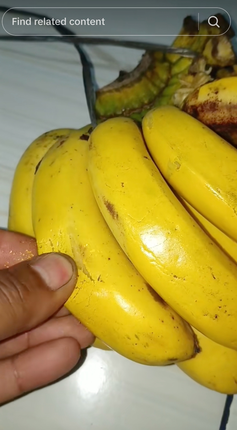 Niat beli pisang matang eh ternyata hasil dicat pilox, biar apa ya tujuannya?