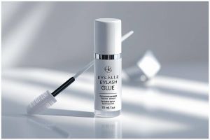 Jangan buru-buru dibuang, ini trik mengatasi lem bulu mata kering dan menggumpal pakai 1 alat rumahan