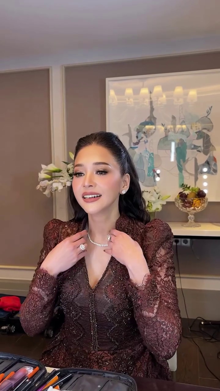 7 Potret detail perhiasan Maia Estianty di rangkaian pernikahan Al Ghazali, total capai Rp18 M