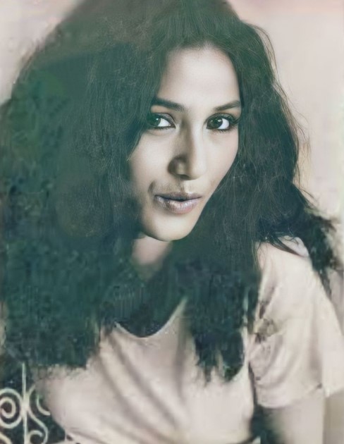 Wanita cantik ini ternyata kakak eks istri rocker legend, eksis jadi pesinetron, 9 potret lawasnya