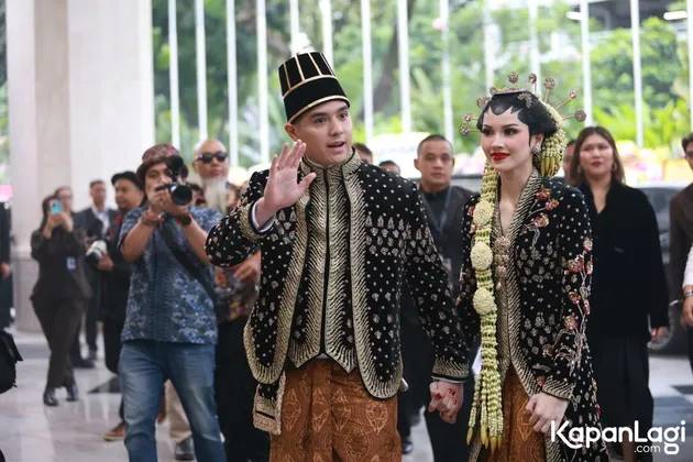 5 Potret Al Ghazali dan Alyssa Daguise di acara ngunduh mantu, serasi pakai baju pengantin Jawa