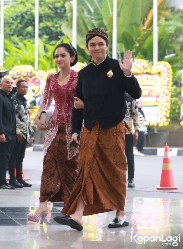 5 Potret Al Ghazali dan Alyssa Daguise di acara ngunduh mantu, serasi pakai baju pengantin Jawa